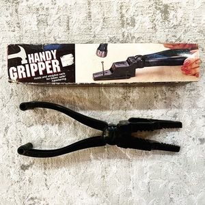🔨 Handy Gripper - Holds + steadies nails for faster, safer hammering